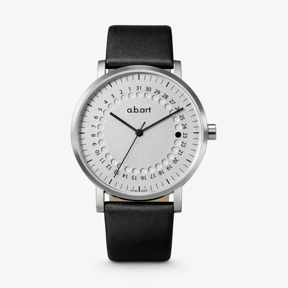 O101 — Red Dot Award-Winning Jump Date Watch · Swiss Made · Sapphire · 40.5mm