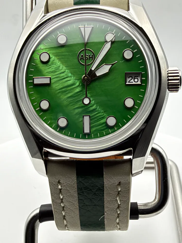 Andy 1.4 - 38mm Stainless steel. Double dome sapphire. Green MOP dial. Seiko NH35.