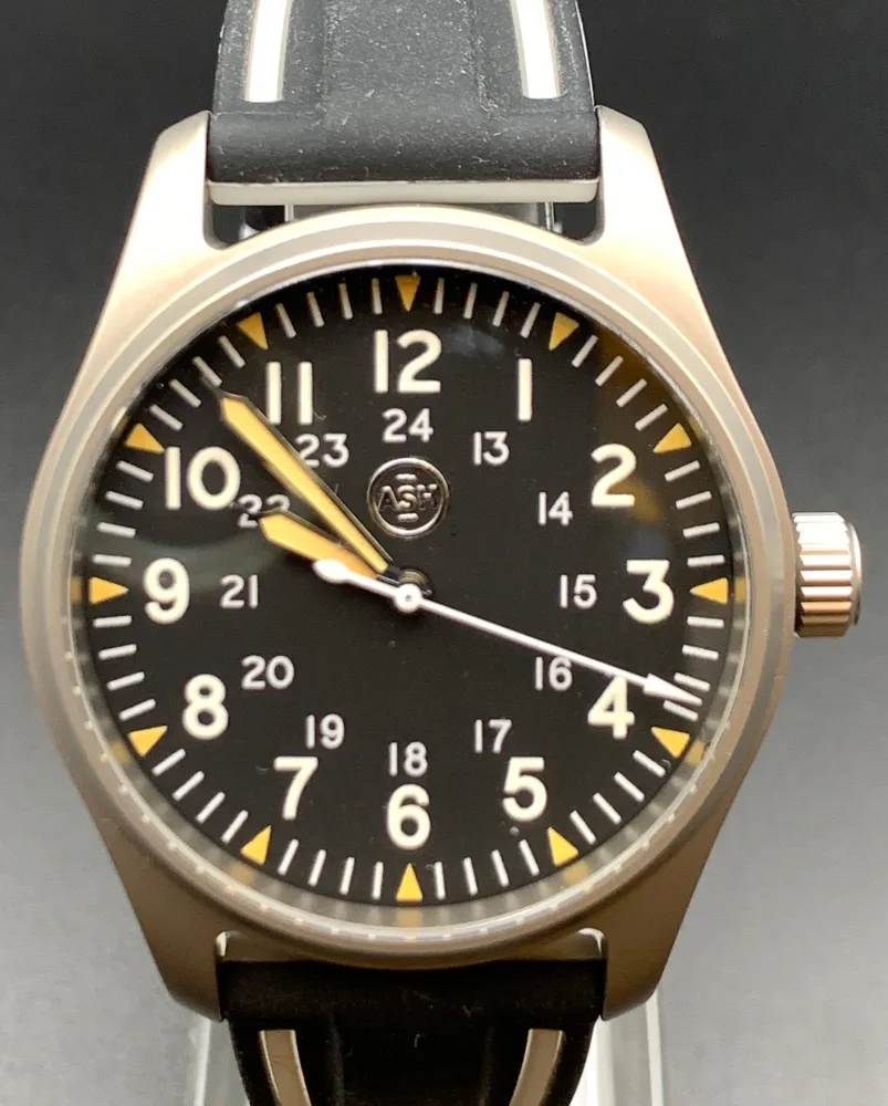 Wolfhound. 39mm Titanium Field Watch. Sapphire crystal. NH38 automatic.