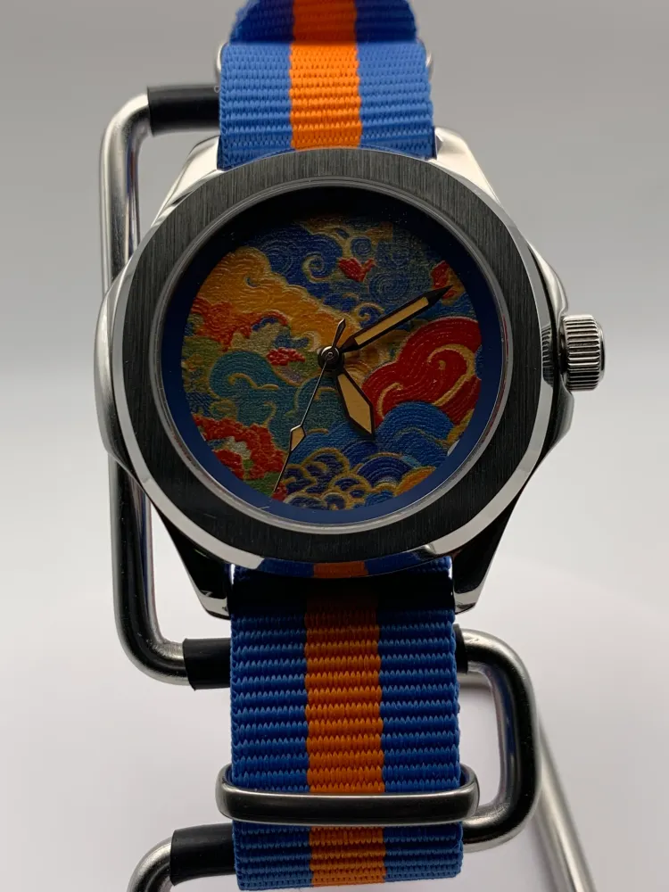Floating World. B-stock. 40mm Stainless steel case. Sapphire crystal. Seiko NH38. Small flaws on the edge of the dial.