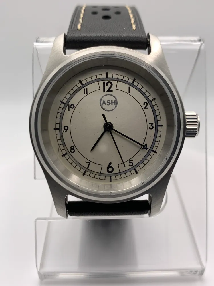Tin Man. Unique vintage dial. 36mm stainless steel case. Sapphire crystal. VH31 quartz movement with sweeping seconds hand.