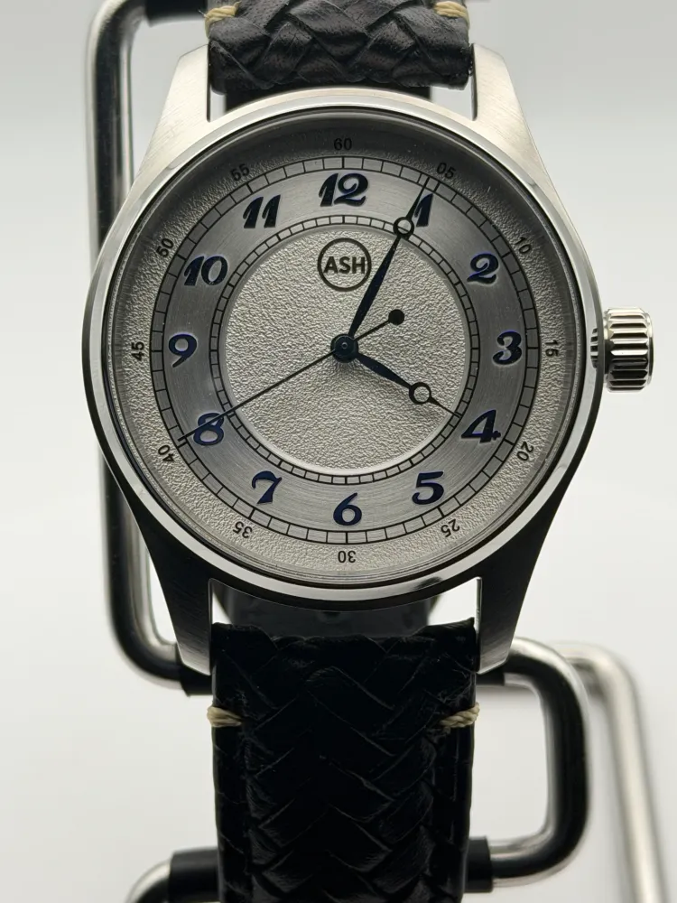 Timeless 1.1 - 39mm Stainless steel case. Sapphire crystal. NH38 automatic.